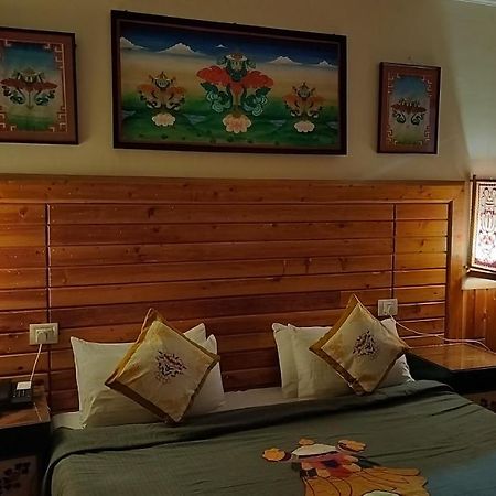 Auspiscious Him View Hotel МакЛеод Ганж Екстериор снимка