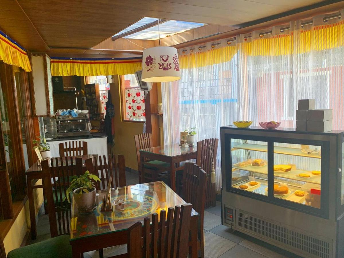 Auspiscious Him View Hotel МакЛеод Ганж Екстериор снимка