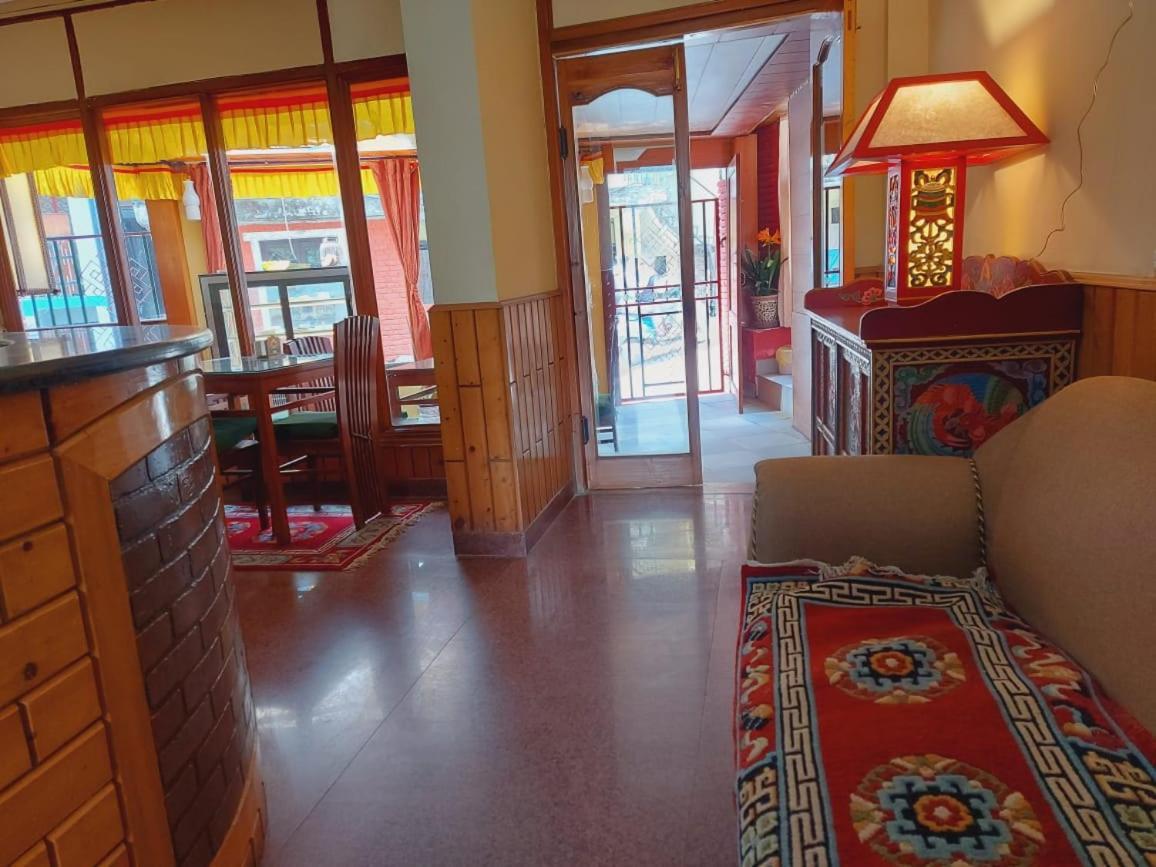 Auspiscious Him View Hotel МакЛеод Ганж Екстериор снимка