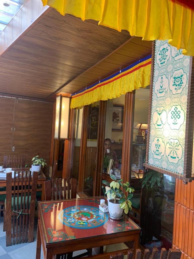 Auspiscious Him View Hotel МакЛеод Ганж Екстериор снимка