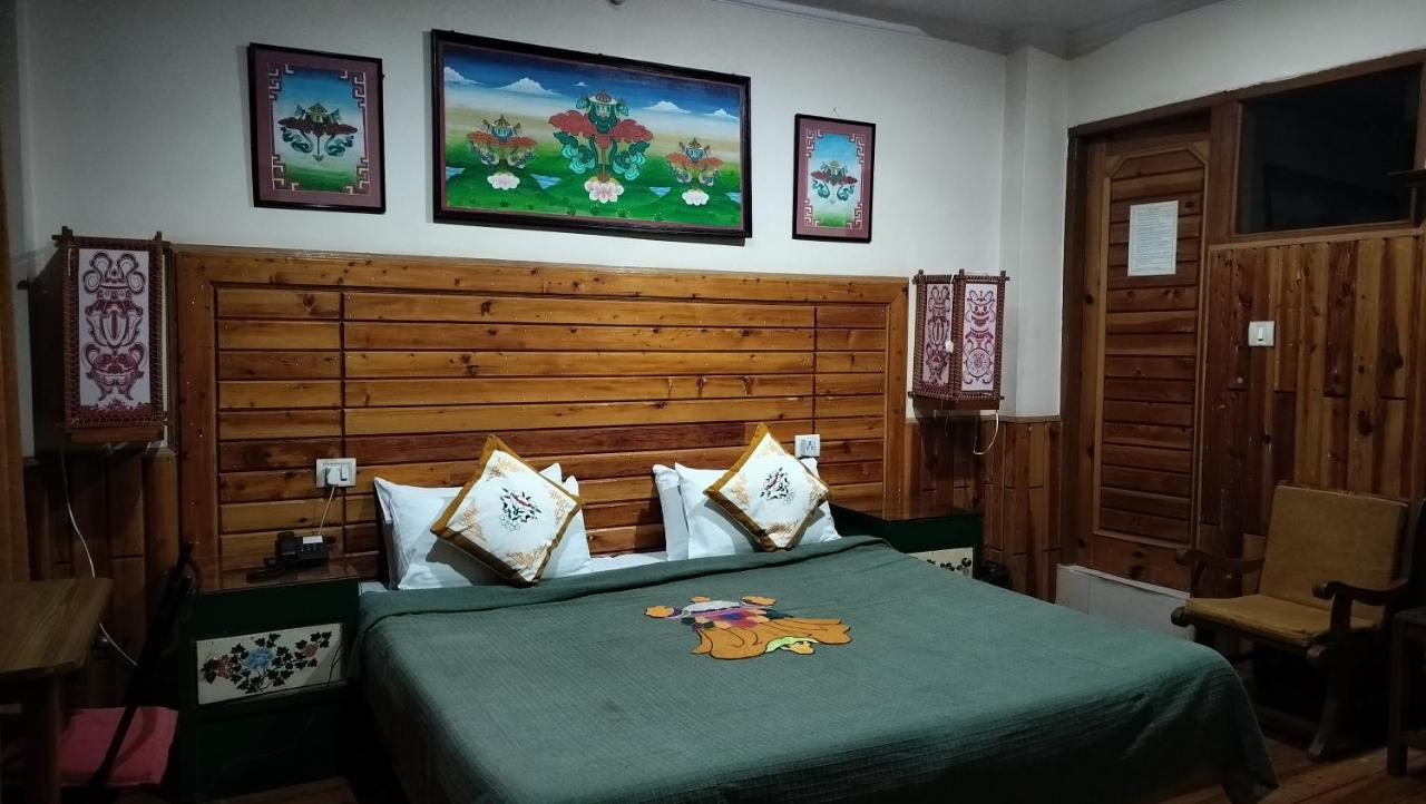 Auspiscious Him View Hotel МакЛеод Ганж Екстериор снимка
